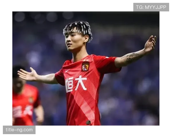 韦世豪私下喝的水都带金箔？